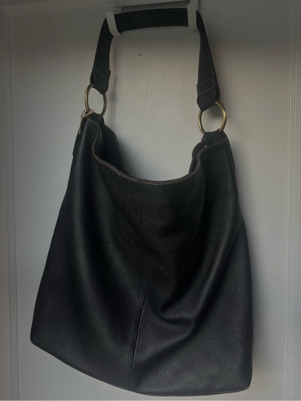 Vintage Y2K Black Pebbled Leather Slouchy Hobo Bag with Brass Hardware